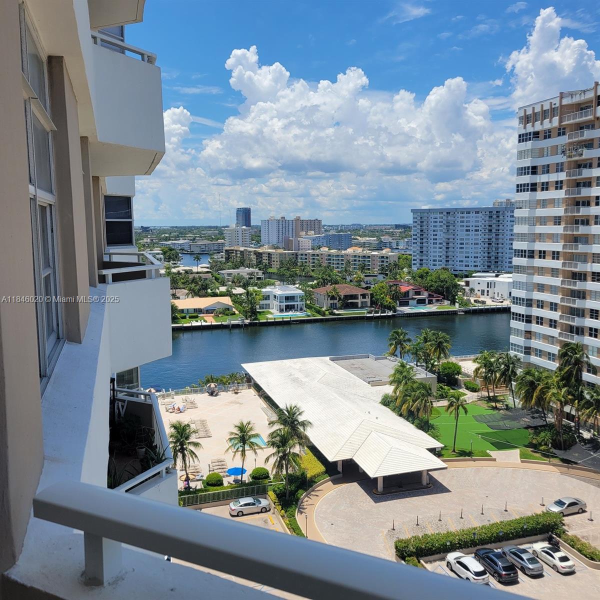 See details 12B 1 / 2 870 sq. ft. $ 2025-07-23 0 Photo