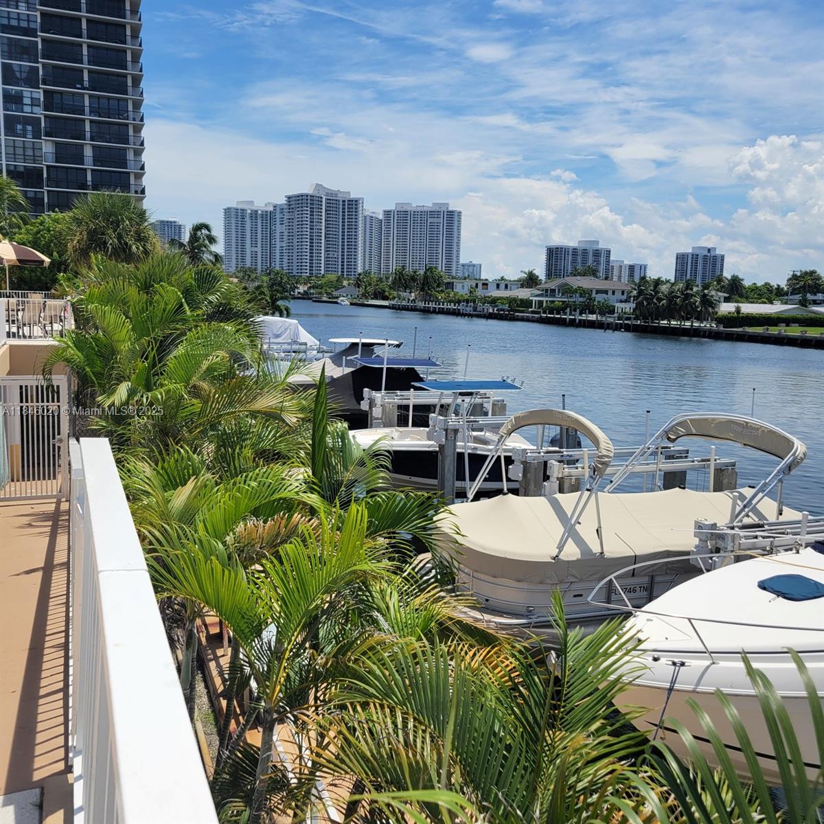 See details 12B 1 / 2 870 sq. ft. $ 2025-07-23 0 Photo