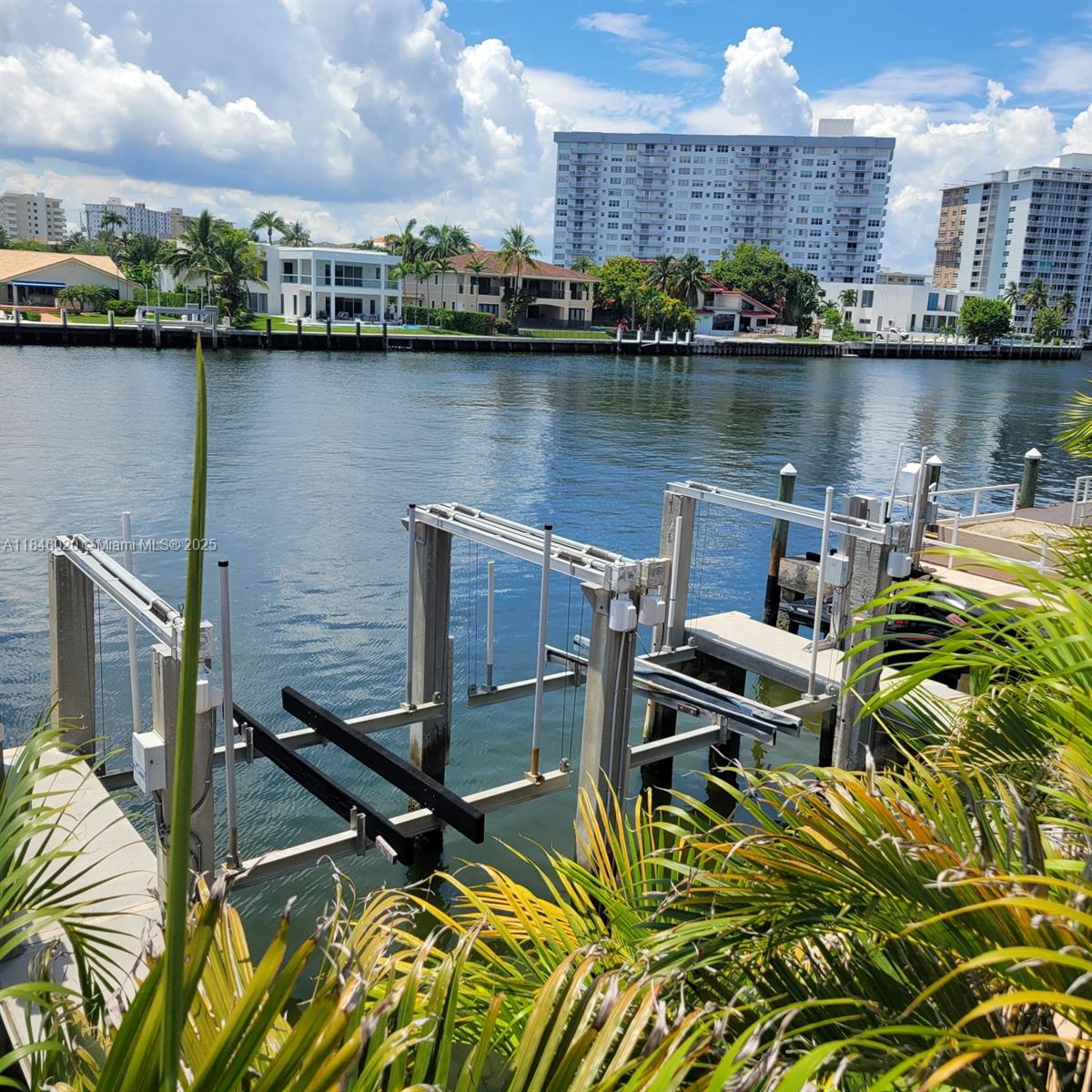 See details 12B 1 / 2 870 sq. ft. $ 2025-07-23 0 Photo