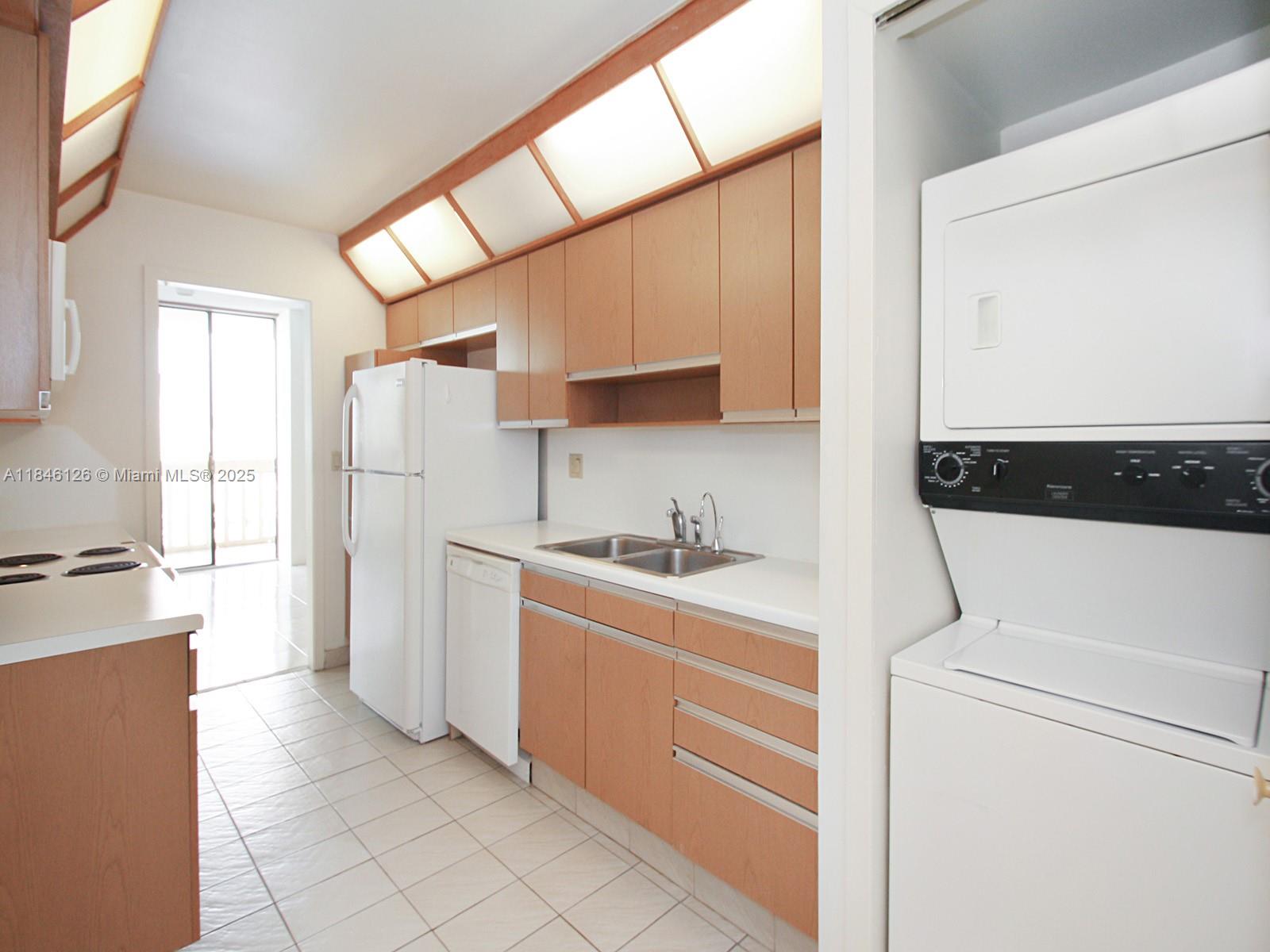 Photo of 19355 Turnberry Way  #12C, Aventura, Florida, 33180 - Washer Dryer in Unit