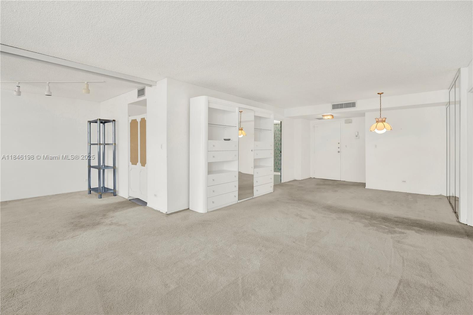 See details 1709 2 / 2 1087 sq. ft. $ 2025-07-24 0 Photo