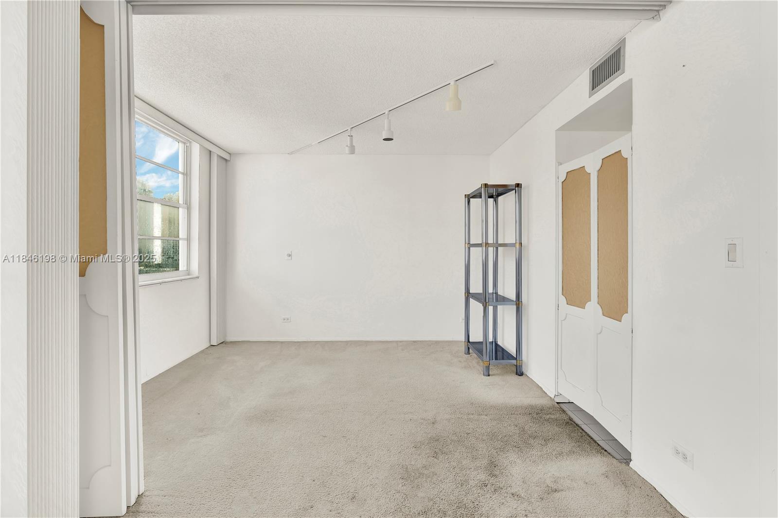 See details 1709 2 / 2 1087 sq. ft. $ 2025-07-24 0 Photo