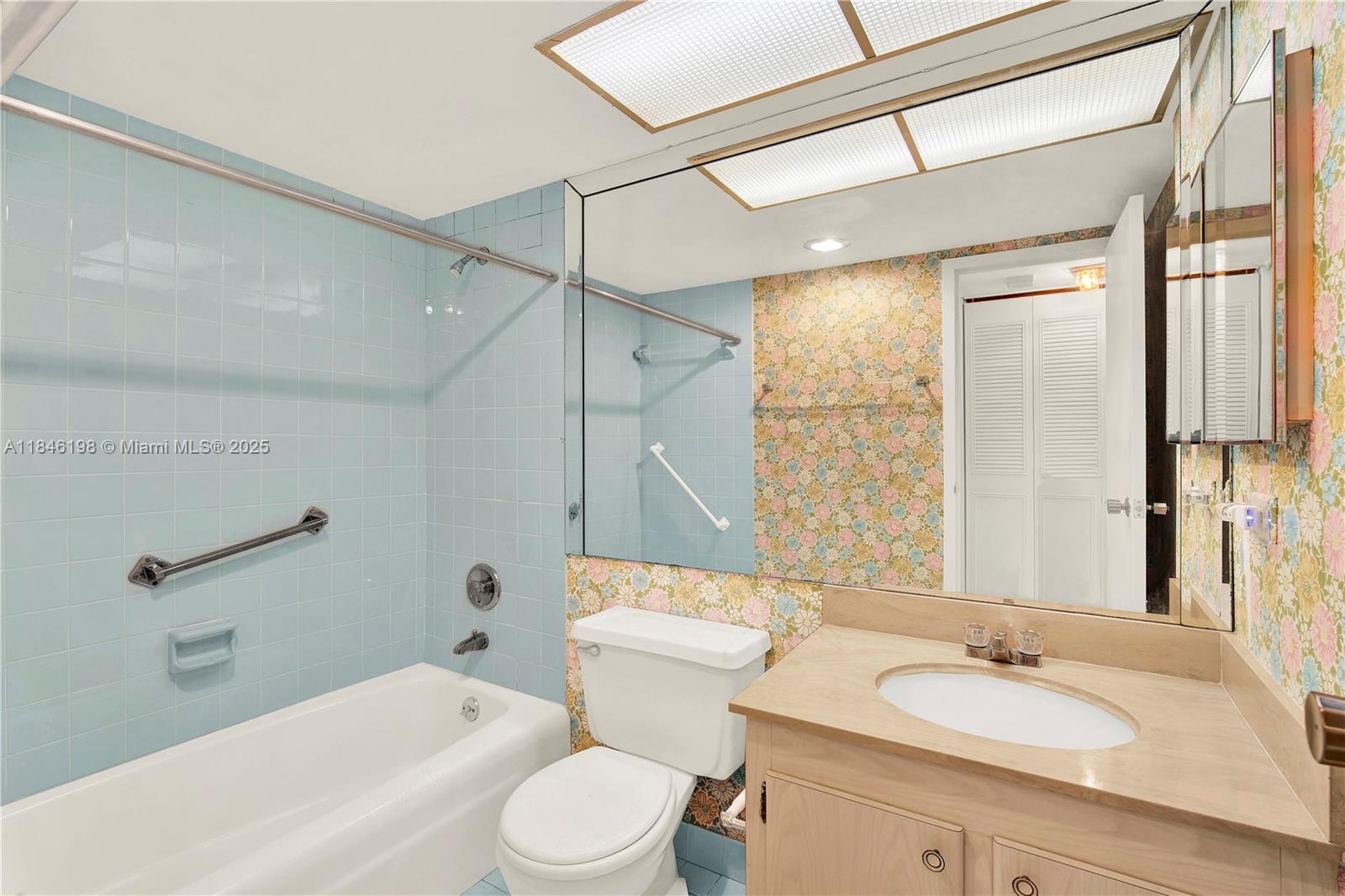 See details 1709 2 / 2 1087 sq. ft. $ 2025-07-24 0 Photo