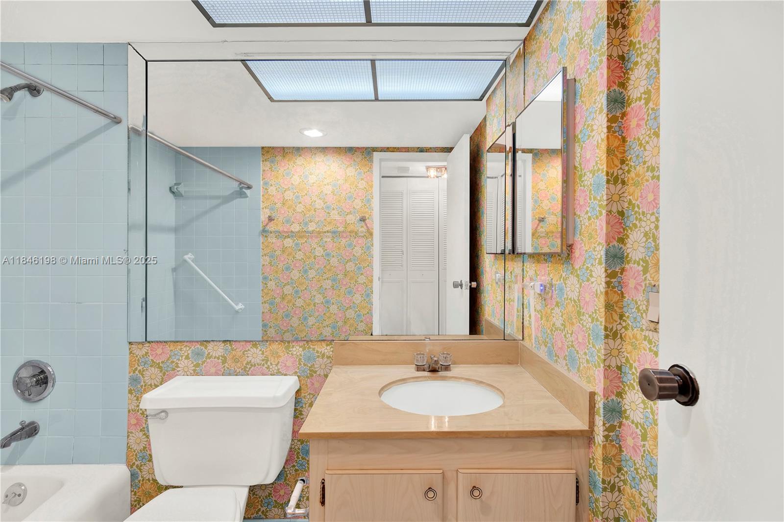 See details 1709 2 / 2 1087 sq. ft. $ 2025-07-24 0 Photo