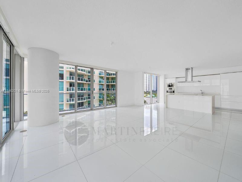 Ver detalles 4-701 3 / 4 1892 sq. ft. $ 2025-07-24 0 foto