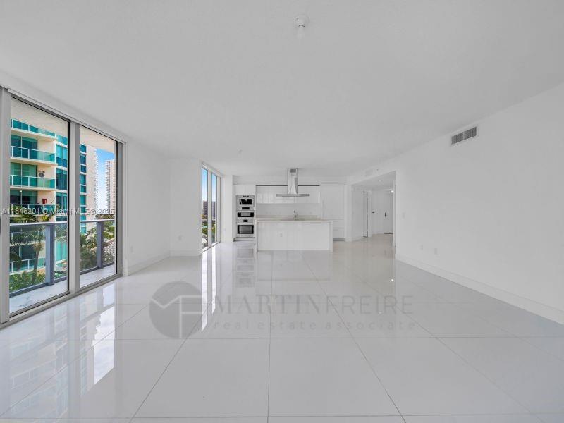 Ver detalles 4-701 3 / 4 1892 sq. ft. $ 2025-07-24 0 foto