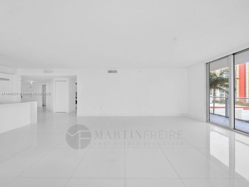 Ver detalles 4-701 3 / 4 1892 sq. ft. $ 2025-07-24 0 foto