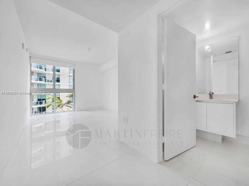 Ver detalles 4-701 3 / 4 1892 sq. ft. $ 2025-07-24 0 foto