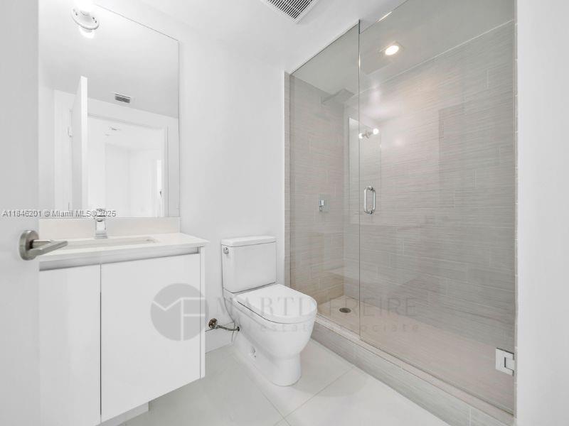 Ver detalles 4-701 3 / 4 1892 sq. ft. $ 2025-07-24 0 foto