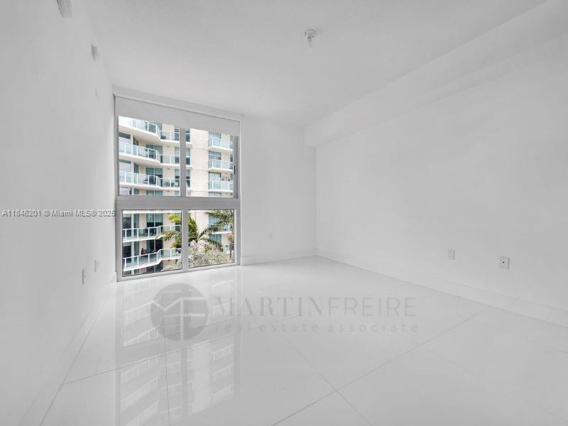 Ver detalles 4-701 3 / 4 1892 sq. ft. $ 2025-07-24 0 foto