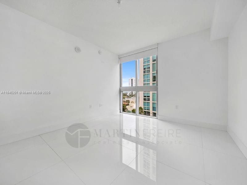 Ver detalles 4-701 3 / 4 1892 sq. ft. $ 2025-07-24 0 foto