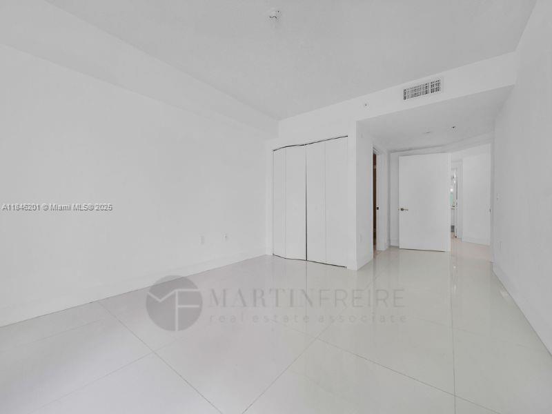 Ver detalles 4-701 3 / 4 1892 sq. ft. $ 2025-07-24 0 foto