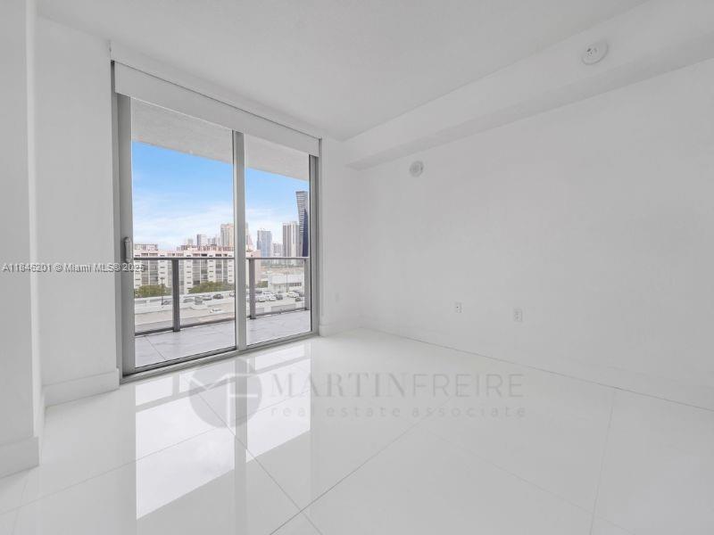 Ver detalles 4-701 3 / 4 1892 sq. ft. $ 2025-07-24 0 foto