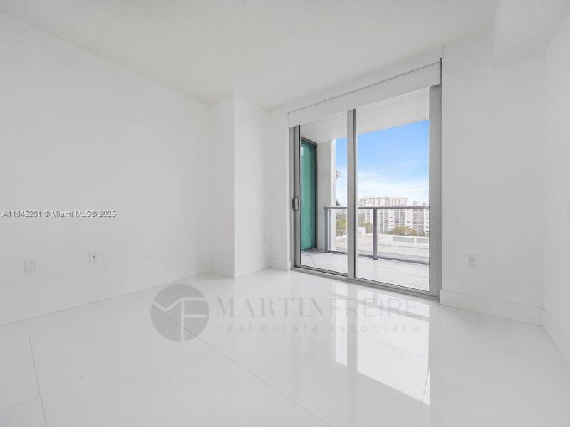 Ver detalles 4-701 3 / 4 1892 sq. ft. $ 2025-07-24 0 foto