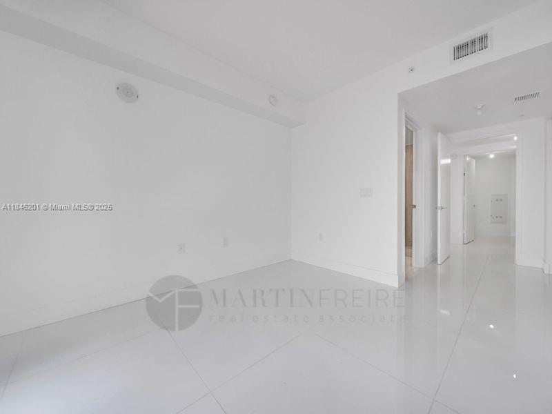 Ver detalles 4-701 3 / 4 1892 sq. ft. $ 2025-07-24 0 foto