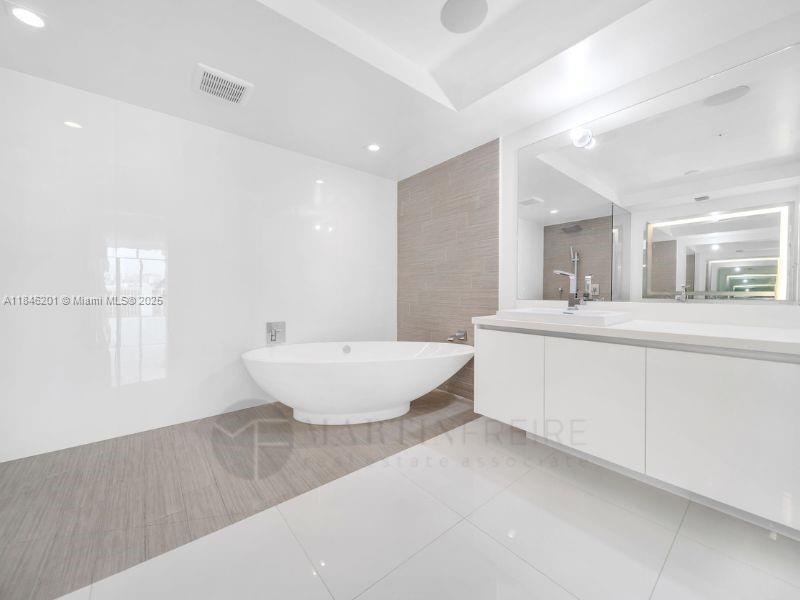 Ver detalles 4-701 3 / 4 1892 sq. ft. $ 2025-07-24 0 foto