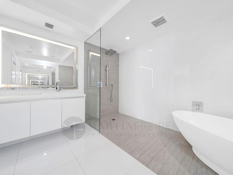 Ver detalles 4-701 3 / 4 1892 sq. ft. $ 2025-07-24 0 foto