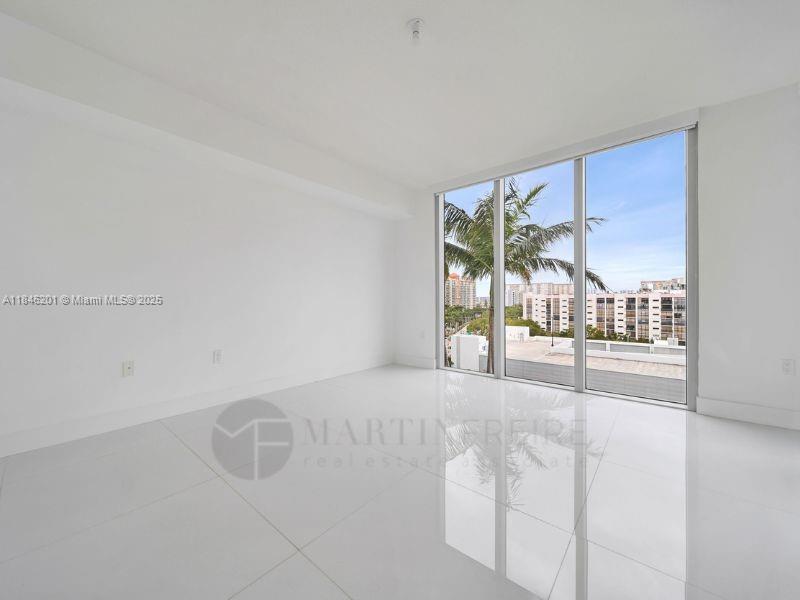 Ver detalles 4-701 3 / 4 1892 sq. ft. $ 2025-07-24 0 foto