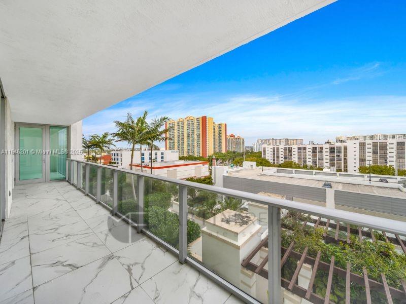 Ver detalles 4-701 3 / 4 1892 sq. ft. $ 2025-07-24 0 foto