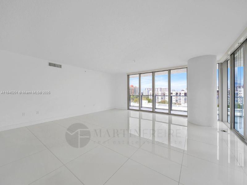 Ver detalles 4-701 3 / 4 1892 sq. ft. $ 2025-07-24 0 foto