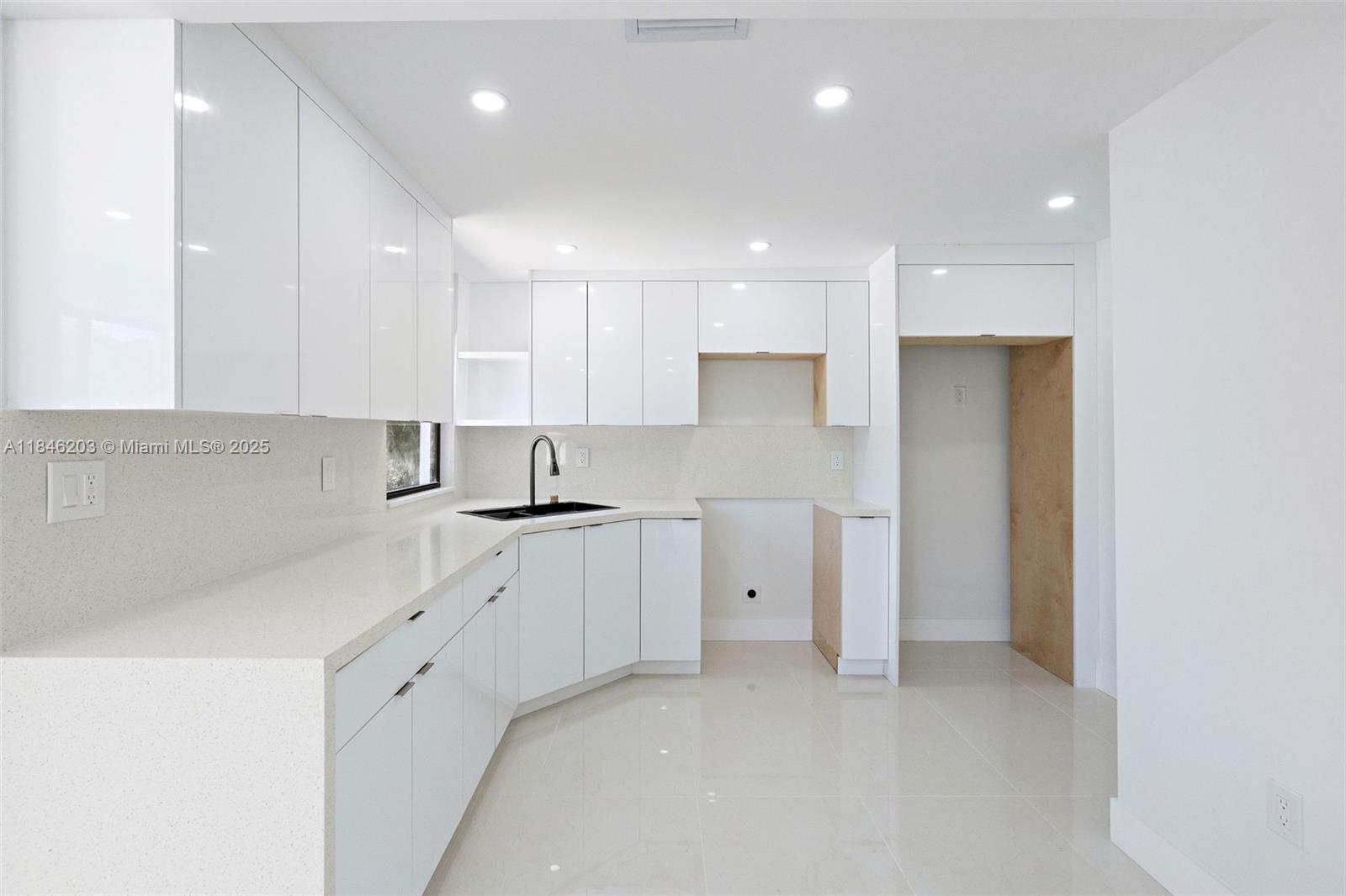 See details / 1340 sq. ft. $ 2025-07-24 0 Photo
