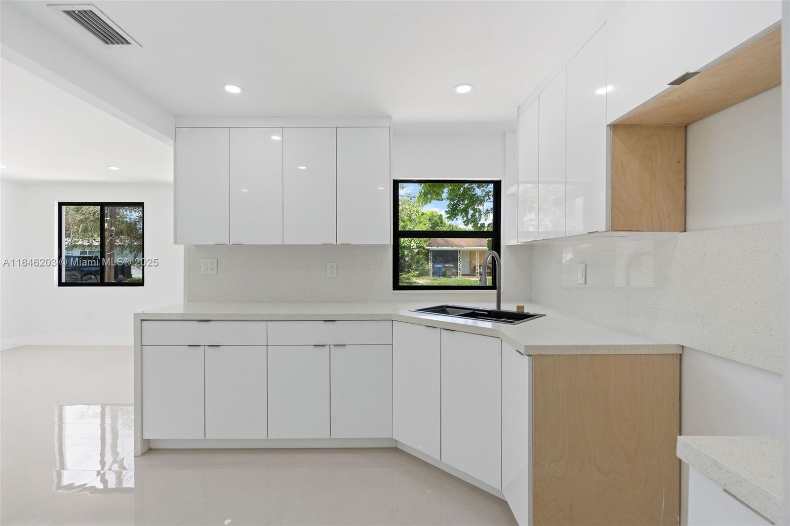 See details / 1340 sq. ft. $ 2025-07-24 0 Photo