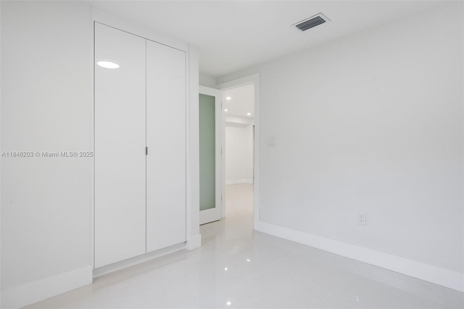 See details / 1340 sq. ft. $ 2025-07-24 0 Photo