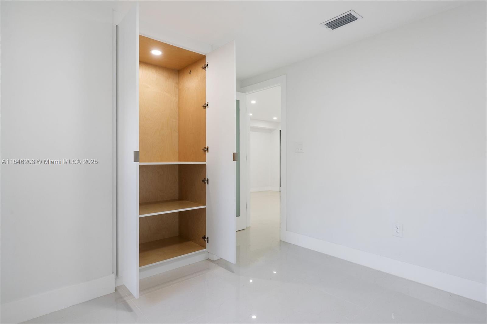 See details / 1340 sq. ft. $ 2025-07-24 0 Photo