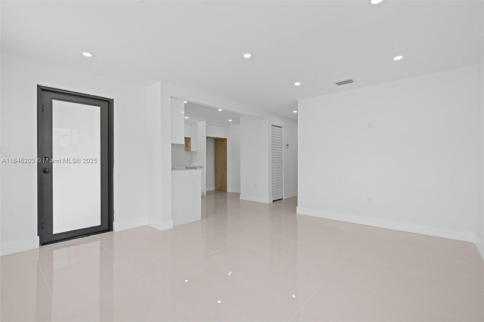 See details / 1340 sq. ft. $ 2025-07-24 0 Photo