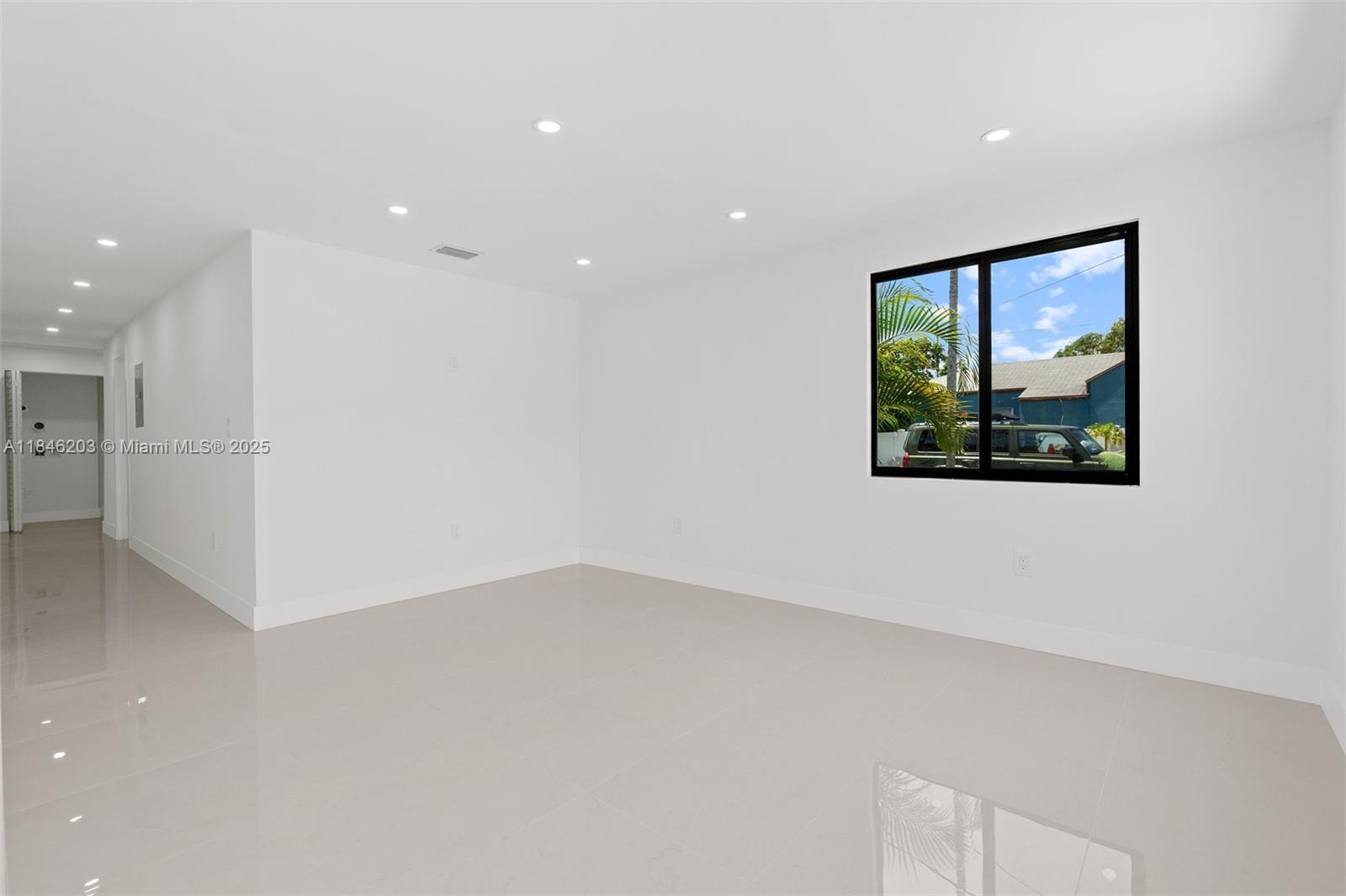 See details / 1340 sq. ft. $ 2025-07-24 0 Photo