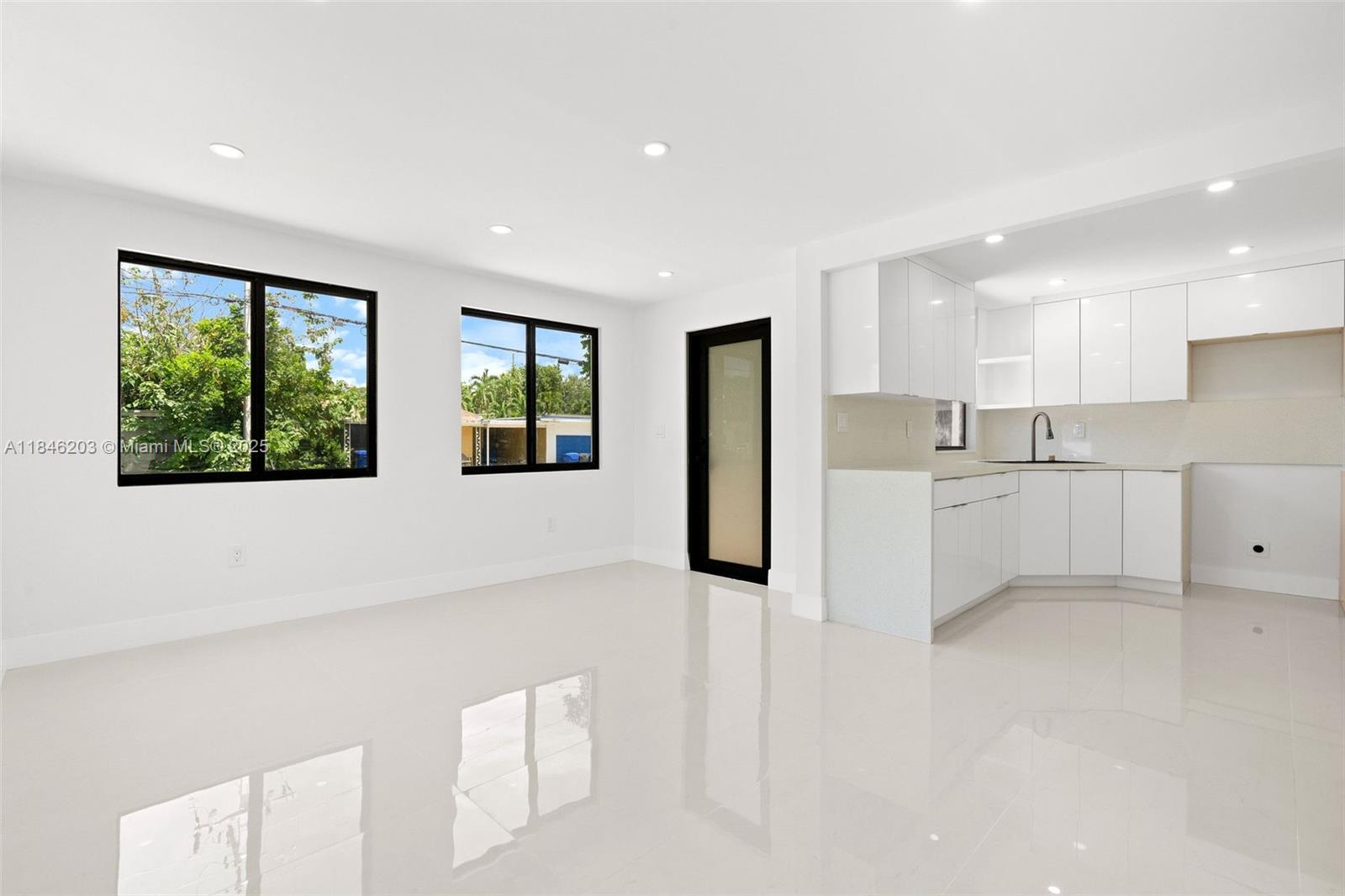 See details / 1340 sq. ft. $ 2025-07-24 0 Photo