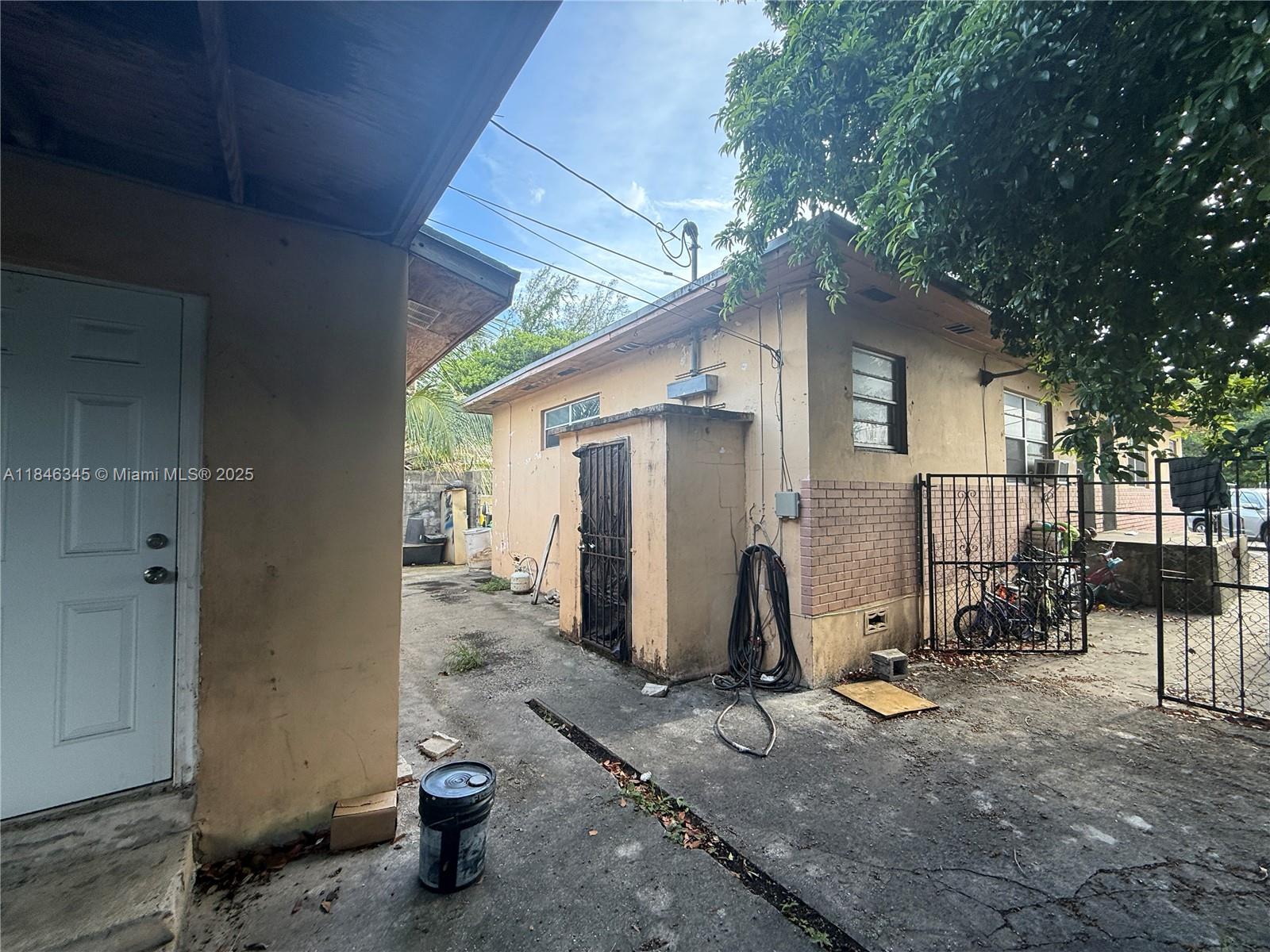 See details / 1940 sq. ft. $ 2025-07-24 0 Photo