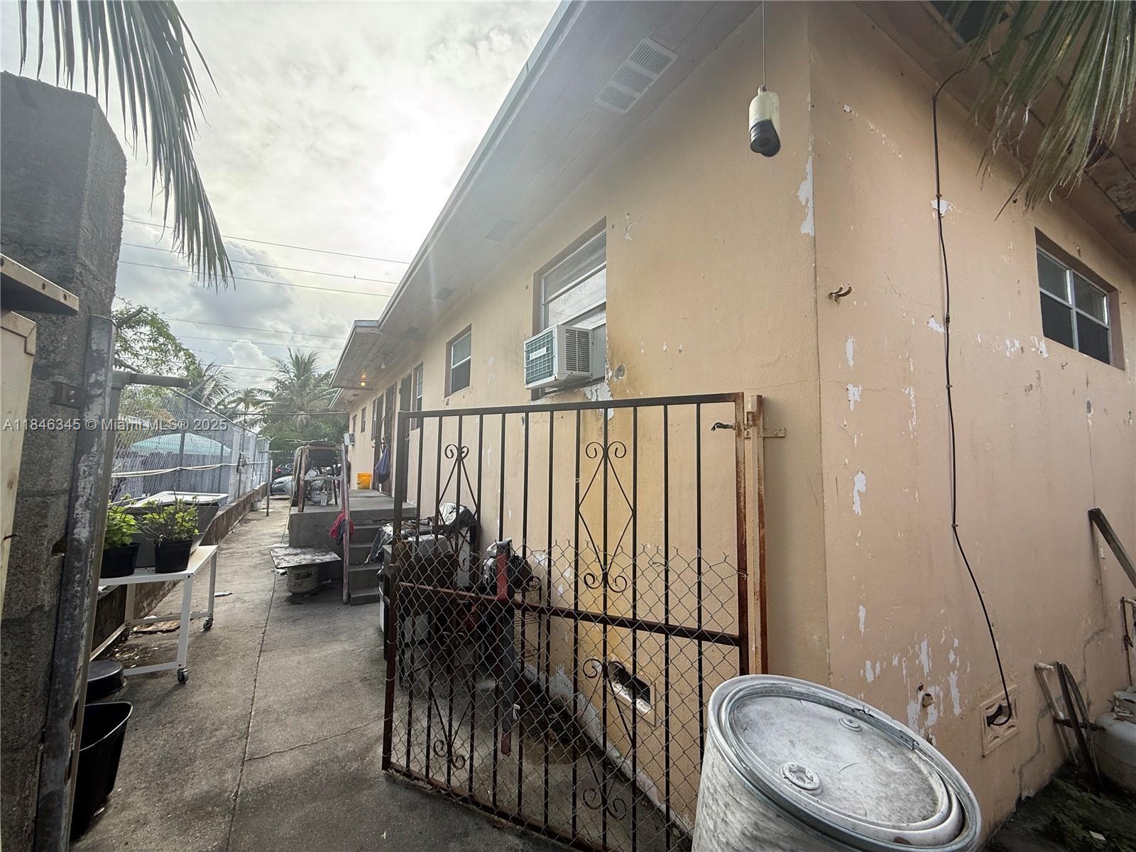 See details / 1940 sq. ft. $ 2025-07-24 0 Photo
