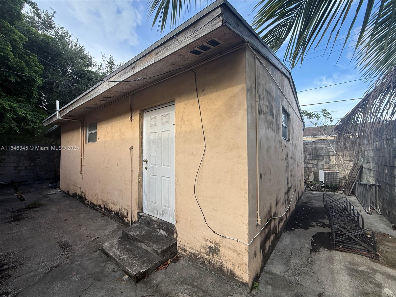 See details / 1940 sq. ft. $ 2025-07-24 0 Photo