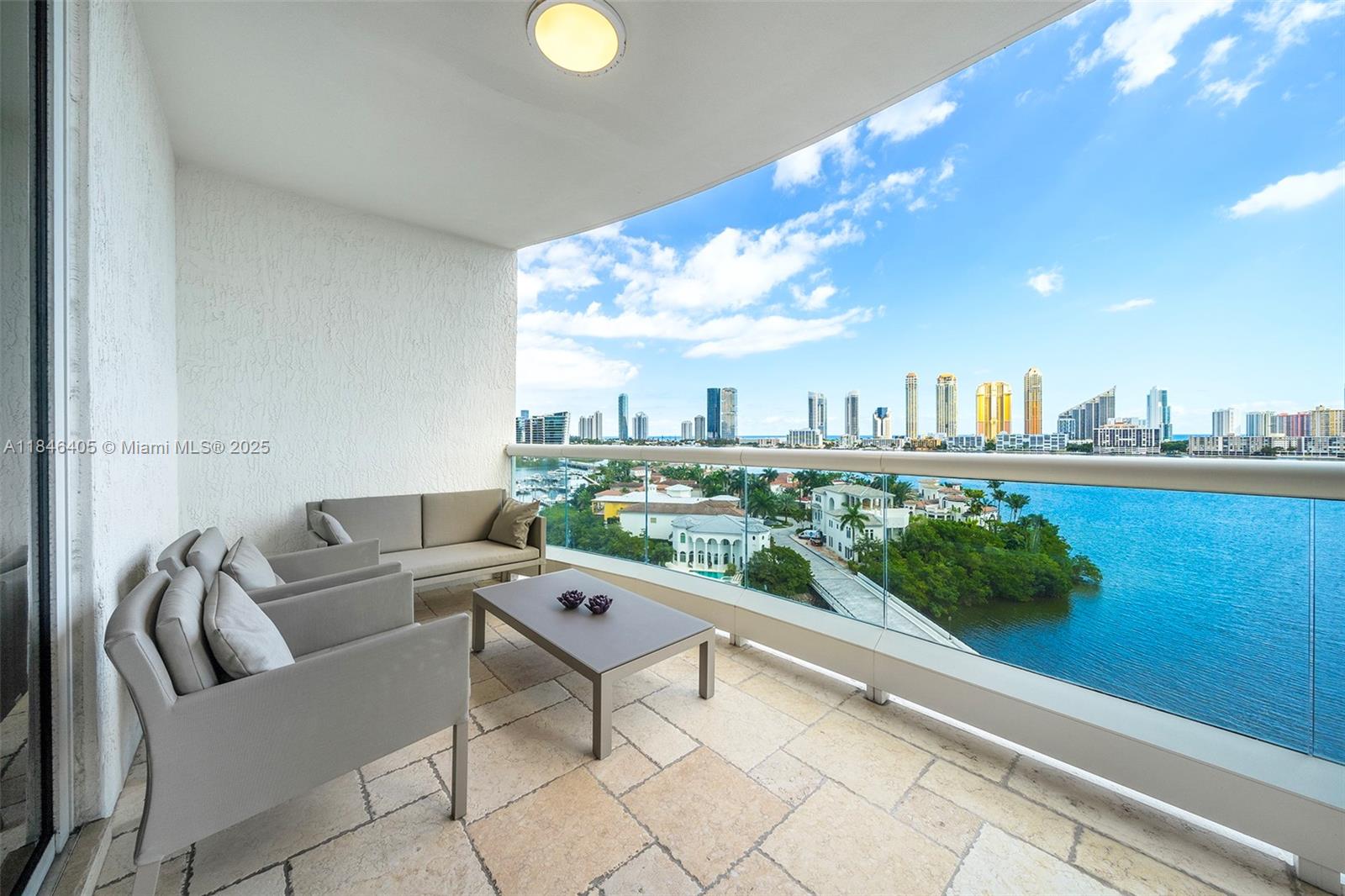 Ver detalles 1007 3 / 4 2840 sq. ft. $ 2025-07-24 0 foto
