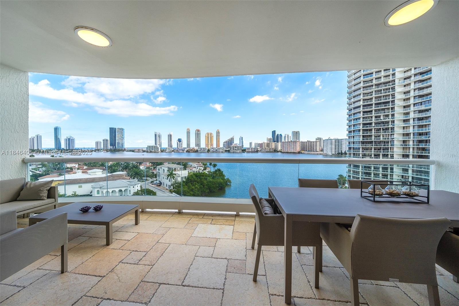 Ver detalles 1007 3 / 4 2840 sq. ft. $ 2025-07-24 0 foto