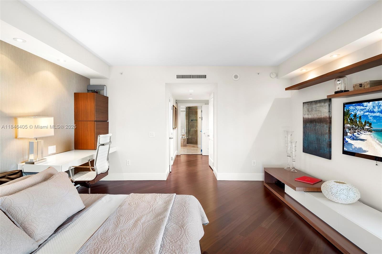Ver detalles 1007 3 / 4 2840 sq. ft. $ 2025-07-24 0 foto