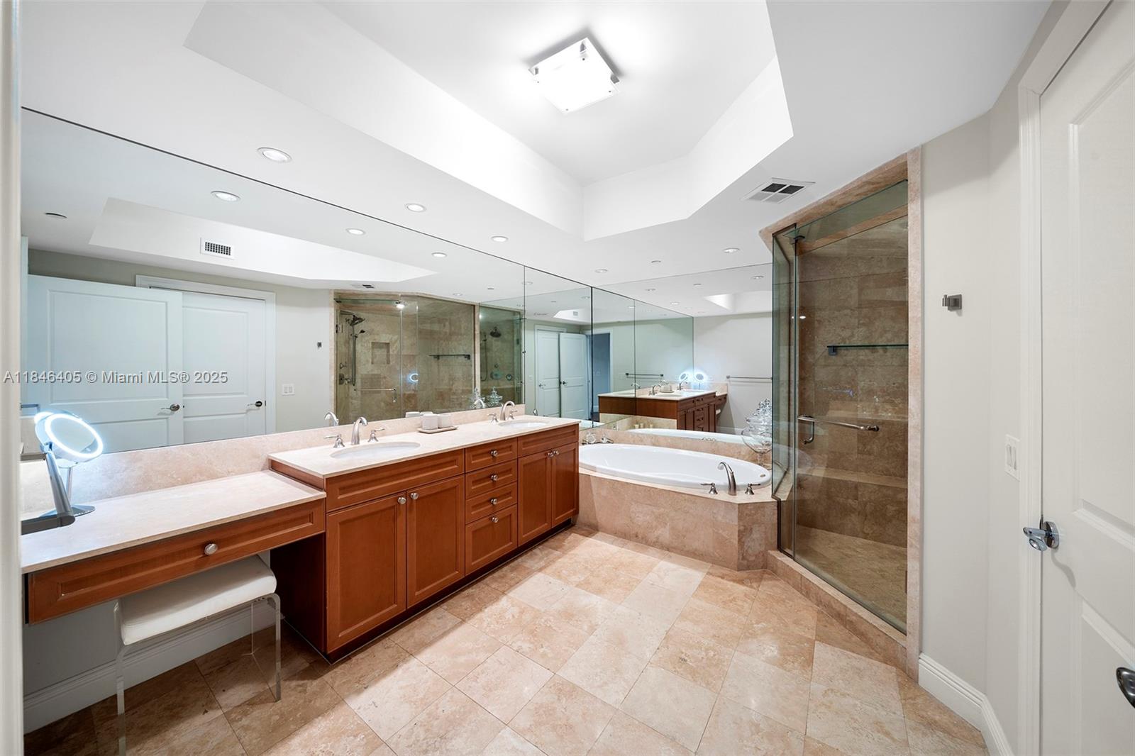 Ver detalles 1007 3 / 4 2840 sq. ft. $ 2025-07-24 0 foto