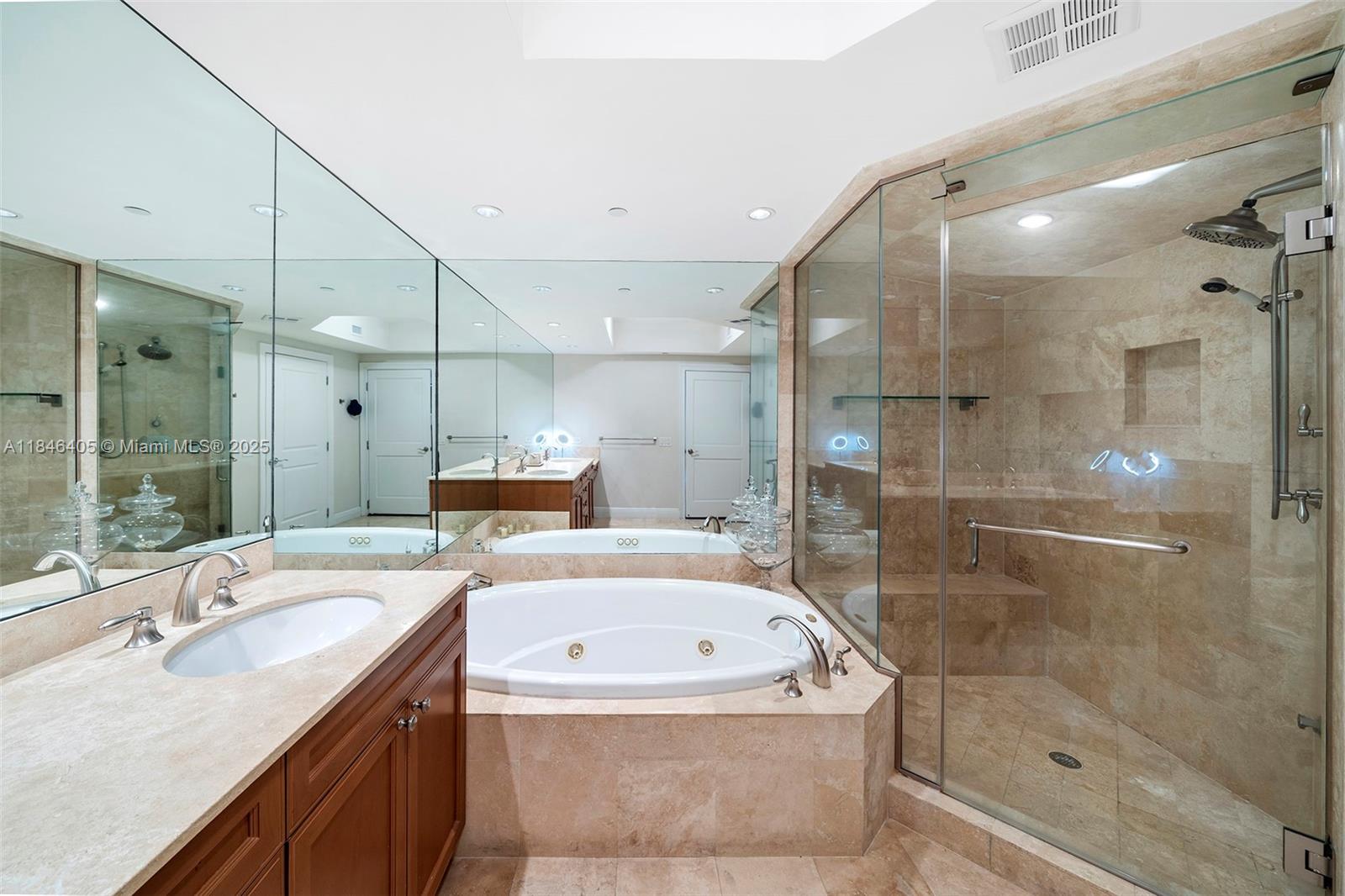 Ver detalles 1007 3 / 4 2840 sq. ft. $ 2025-07-24 0 foto