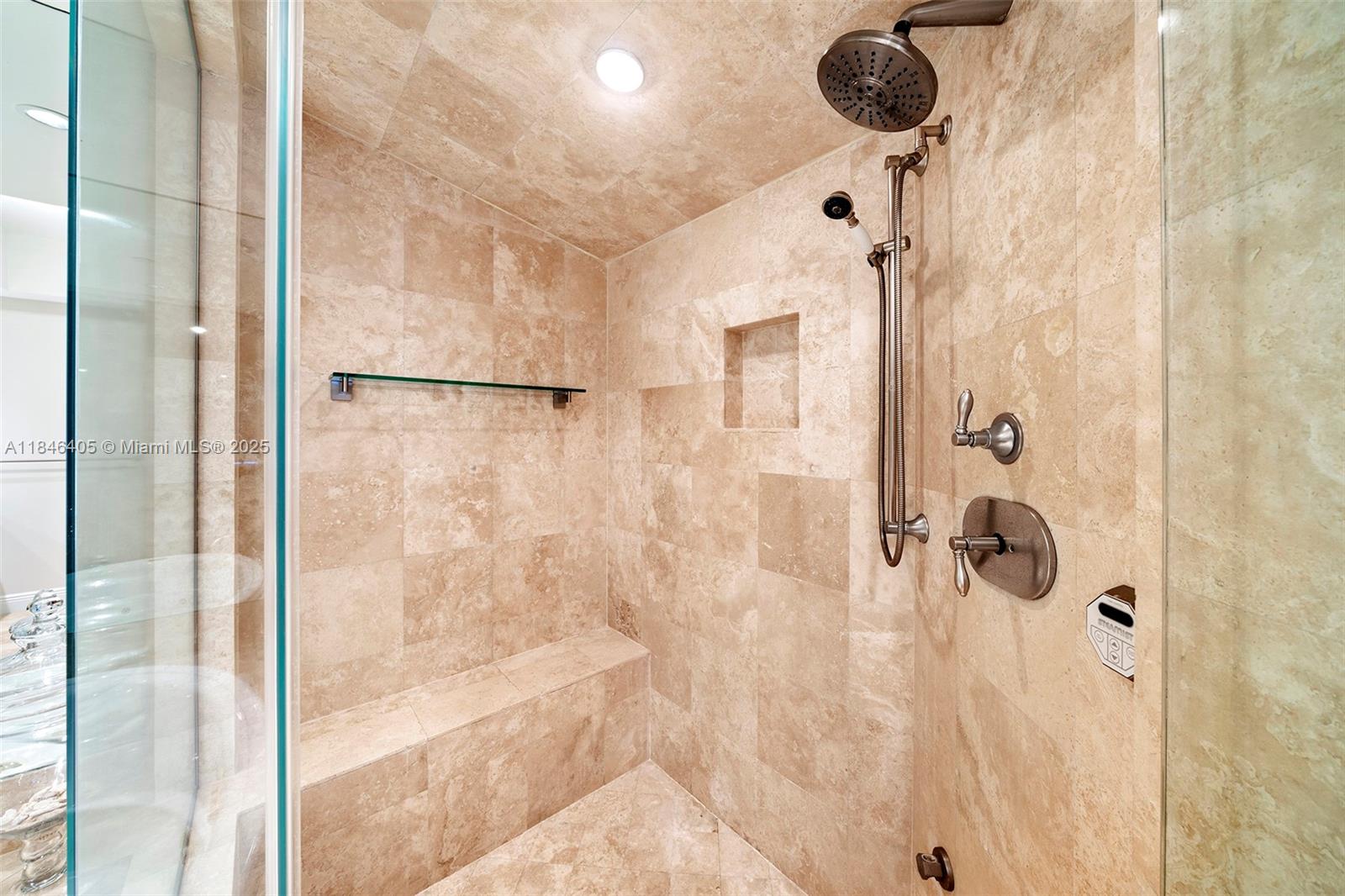Ver detalles 1007 3 / 4 2840 sq. ft. $ 2025-07-24 0 foto