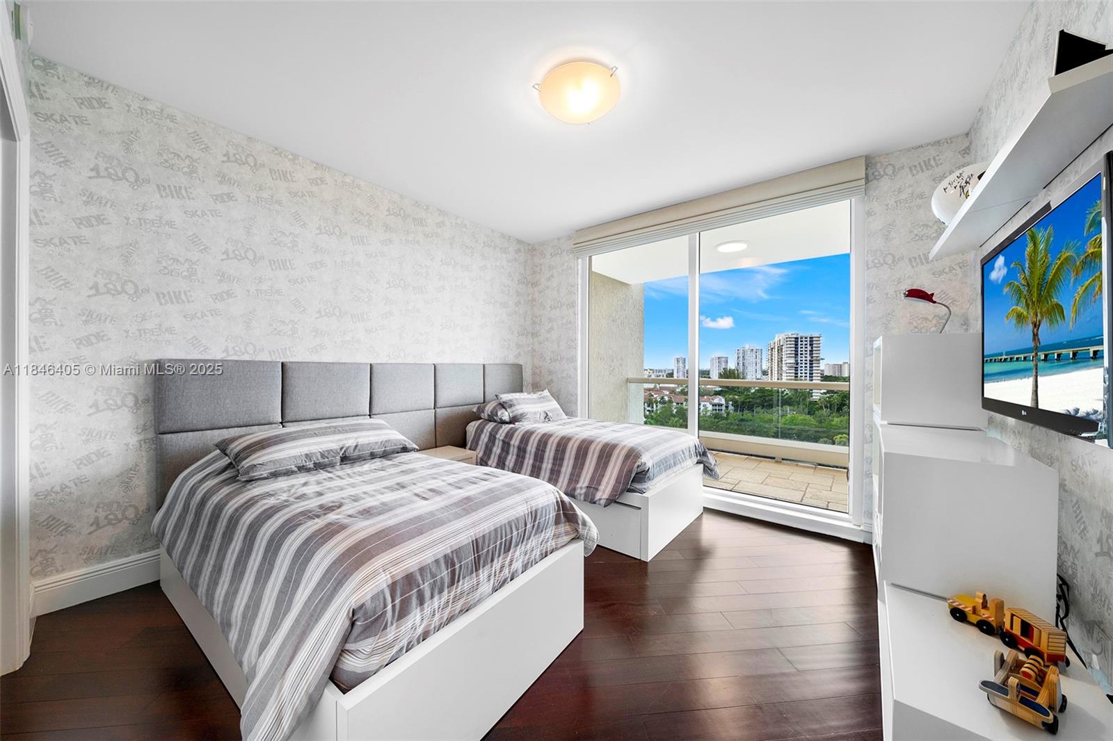 Ver detalles 1007 3 / 4 2840 sq. ft. $ 2025-07-24 0 foto