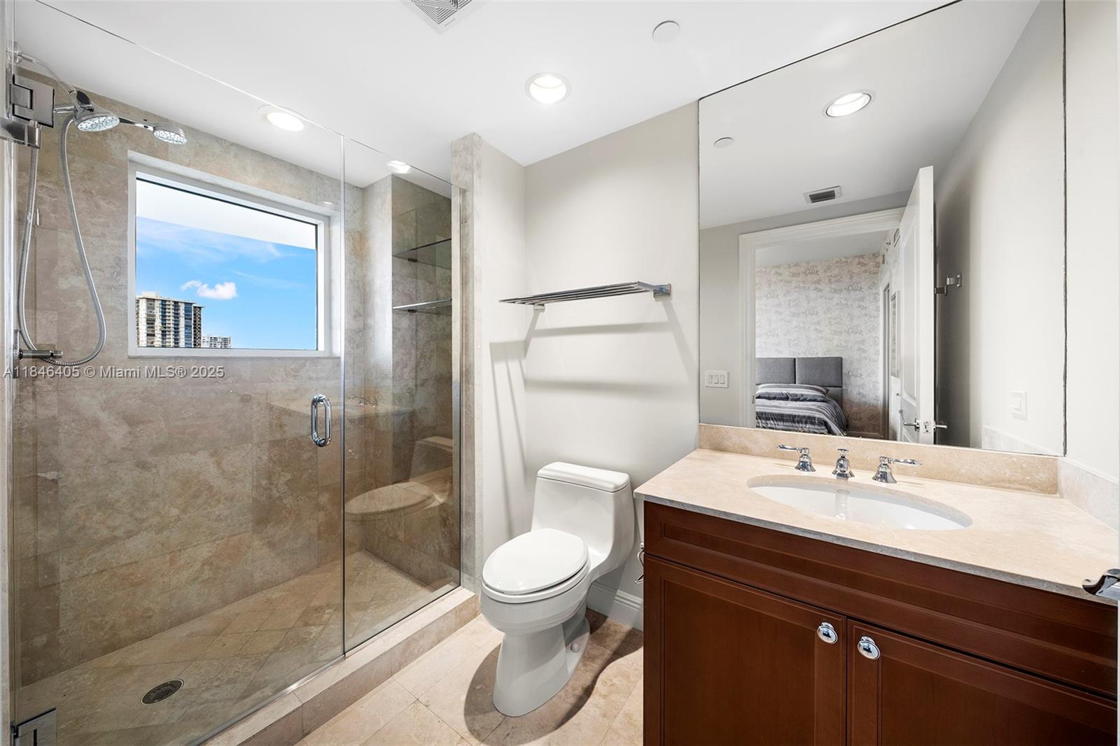 Ver detalles 1007 3 / 4 2840 sq. ft. $ 2025-07-24 0 foto