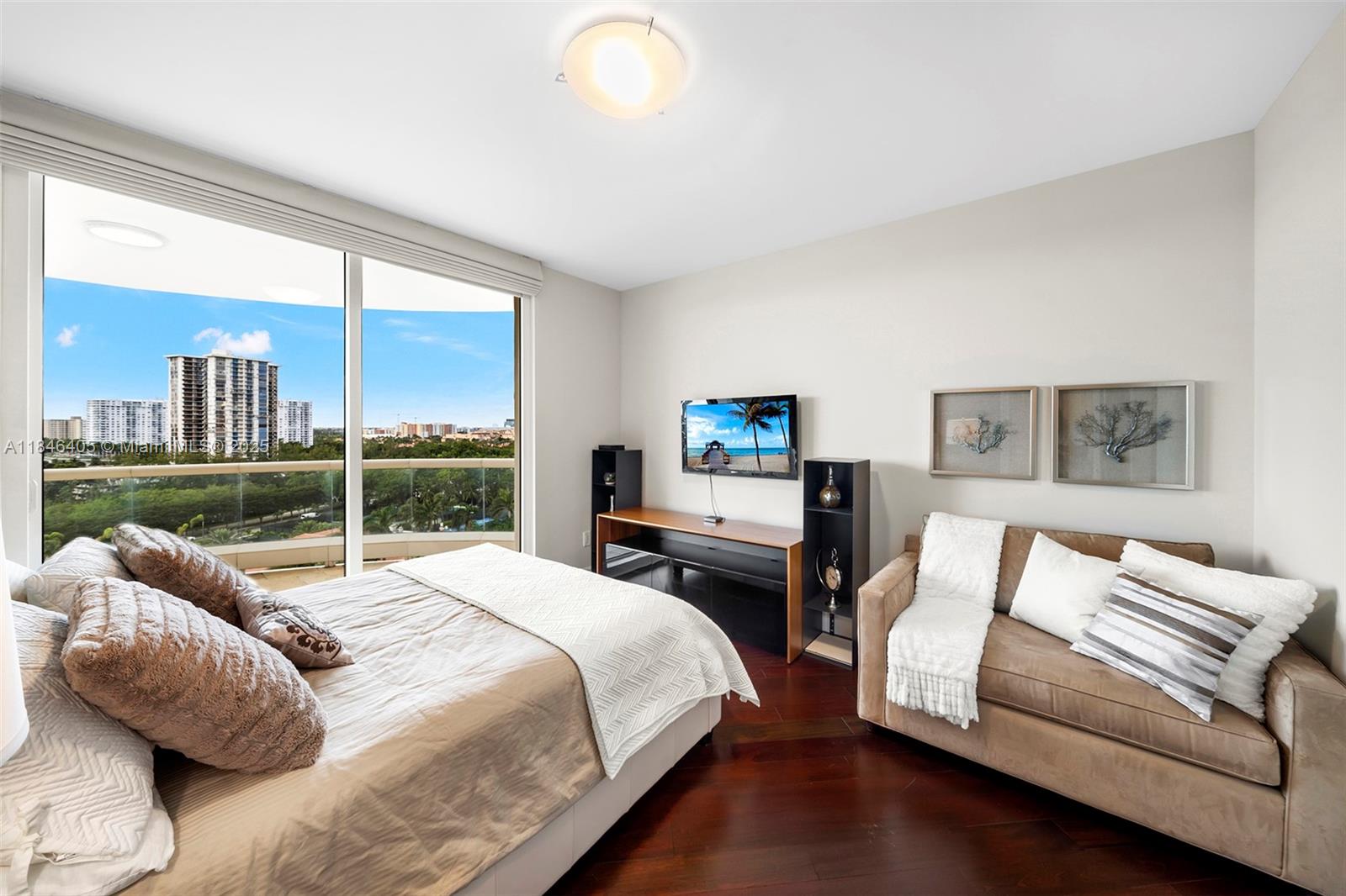 Ver detalles 1007 3 / 4 2840 sq. ft. $ 2025-07-24 0 foto
