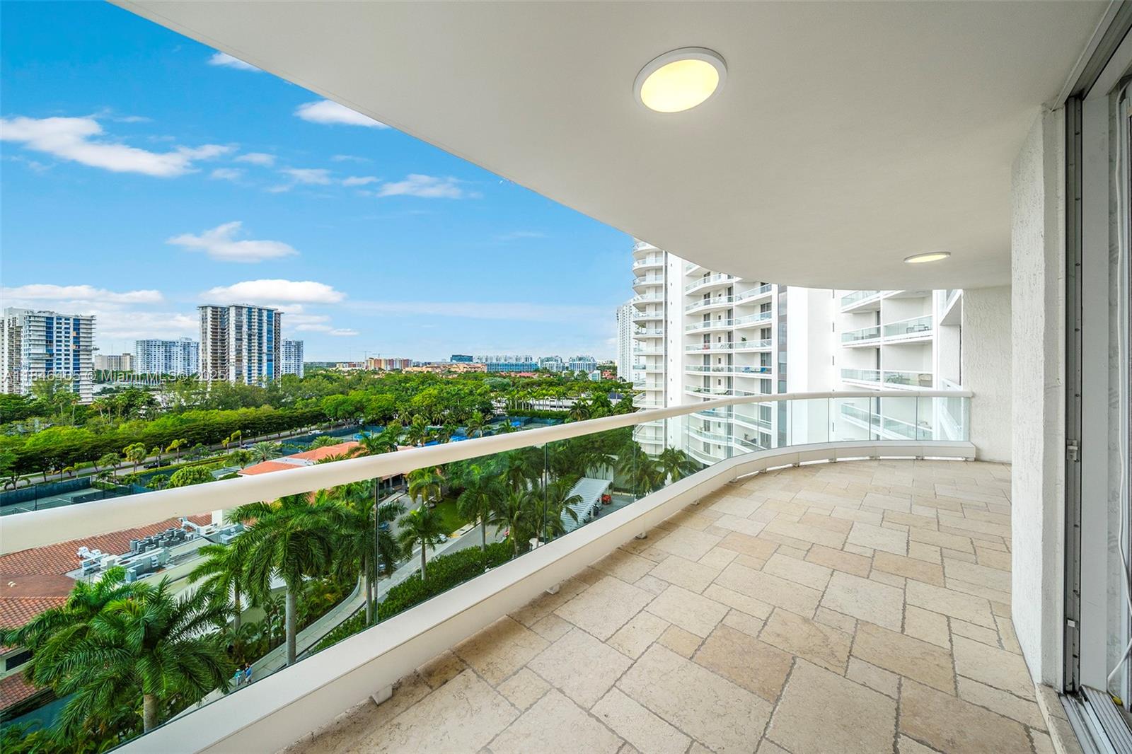Ver detalles 1007 3 / 4 2840 sq. ft. $ 2025-07-24 0 foto