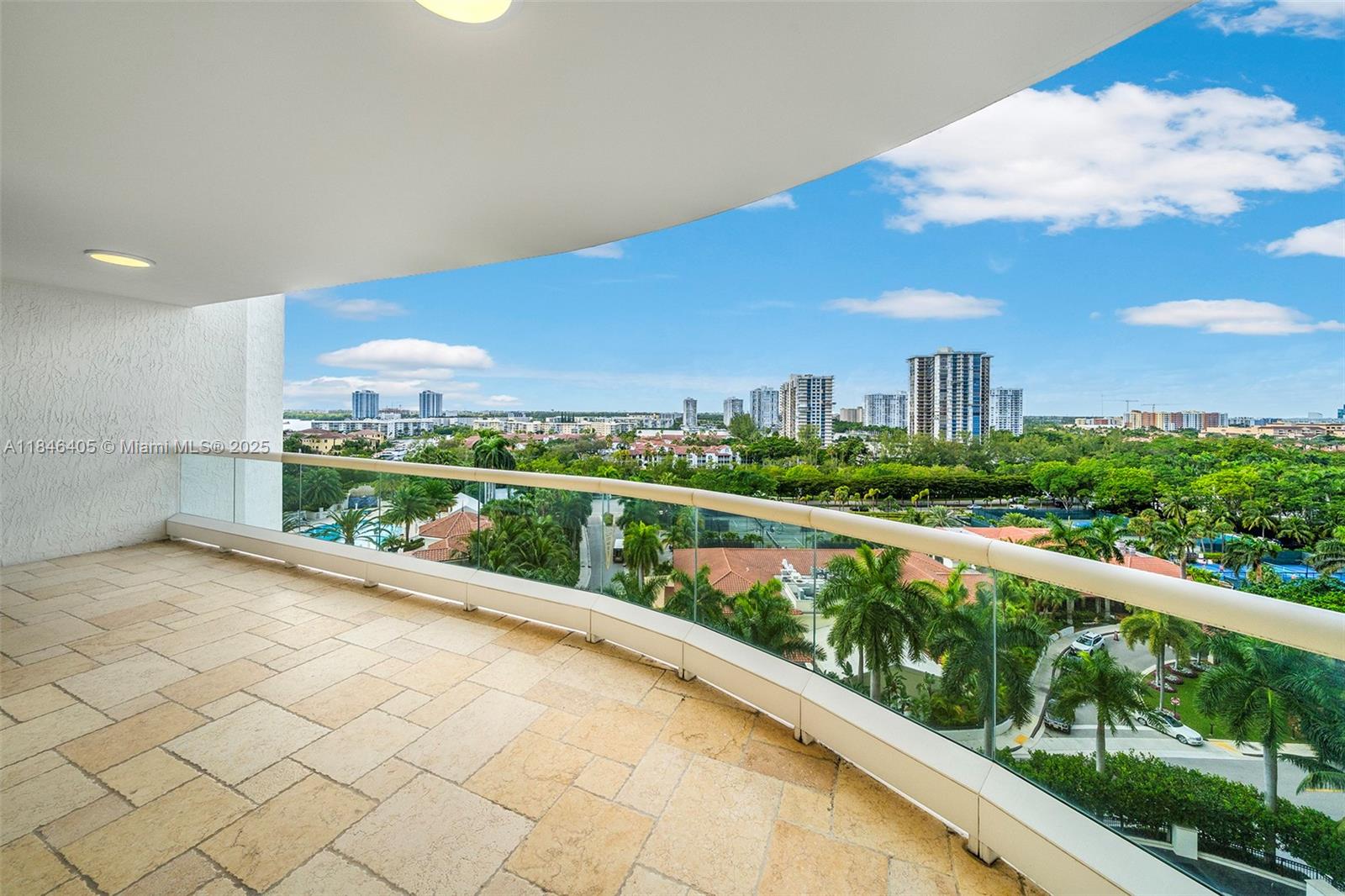 Ver detalles 1007 3 / 4 2840 sq. ft. $ 2025-07-24 0 foto