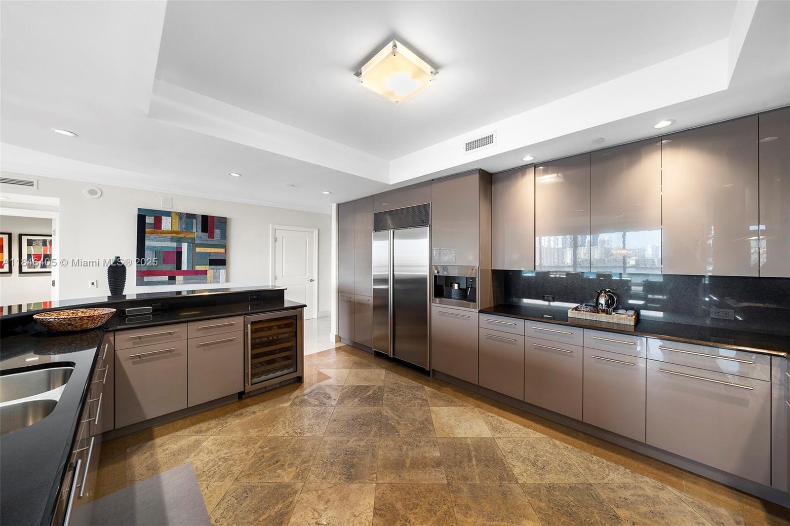 Ver detalles 1007 3 / 4 2840 sq. ft. $ 2025-07-24 0 foto