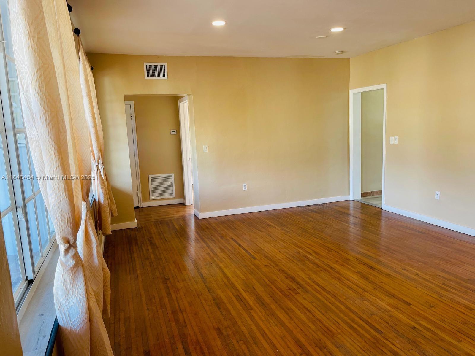 Ver detalles / 2563 sq. ft. $ 2025-07-24 0 foto