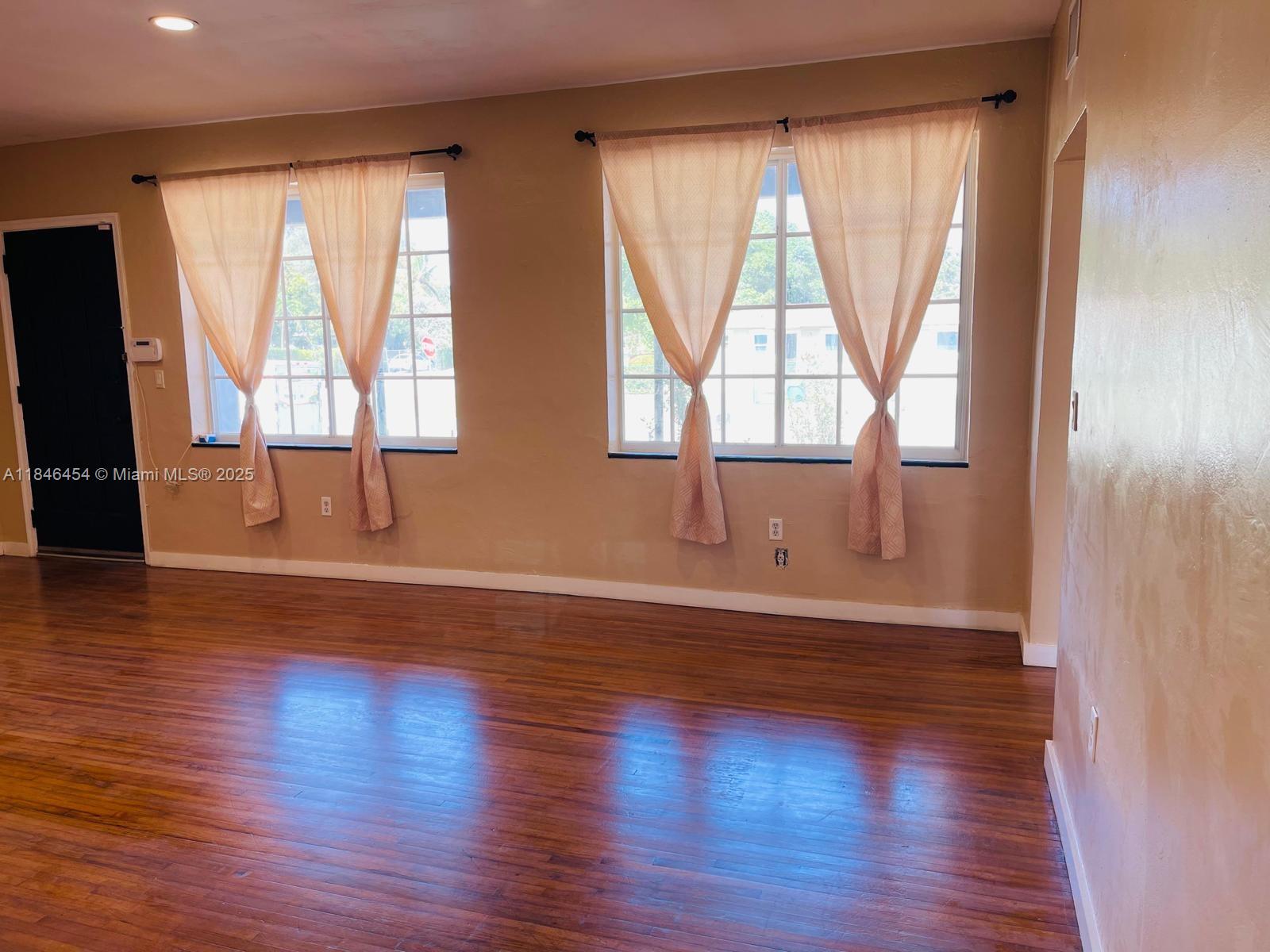 Ver detalles / 2563 sq. ft. $ 2025-07-24 0 foto