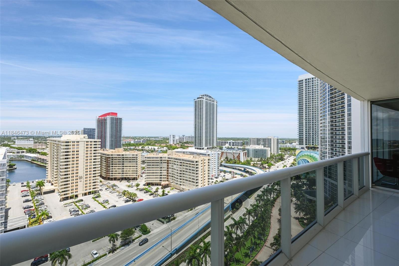 Ver detalles 1907 3 / 3 1571 sq. ft. $ 2025-07-24 0 foto