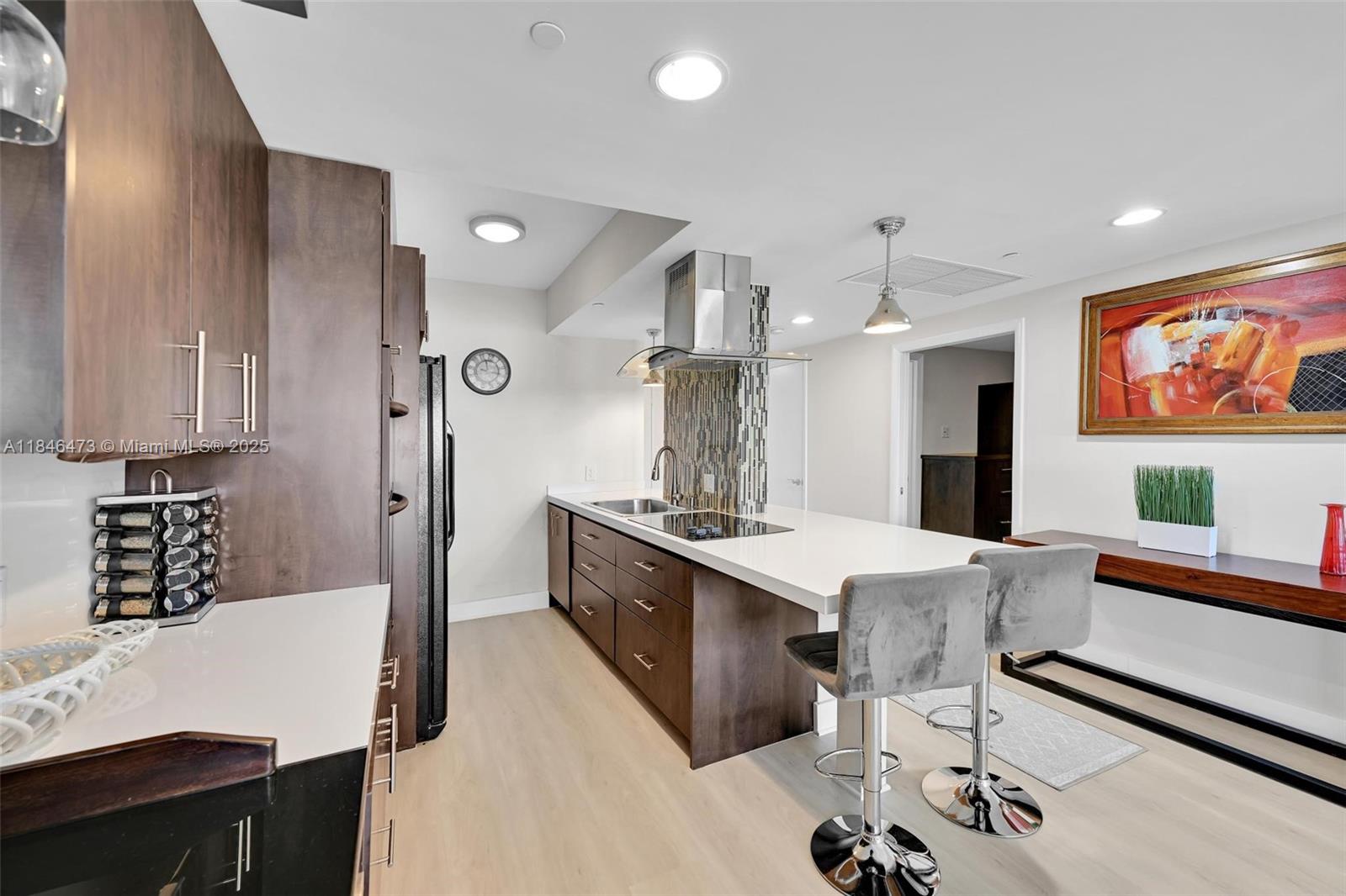 Ver detalles 1907 3 / 3 1571 sq. ft. $ 2025-07-24 0 foto